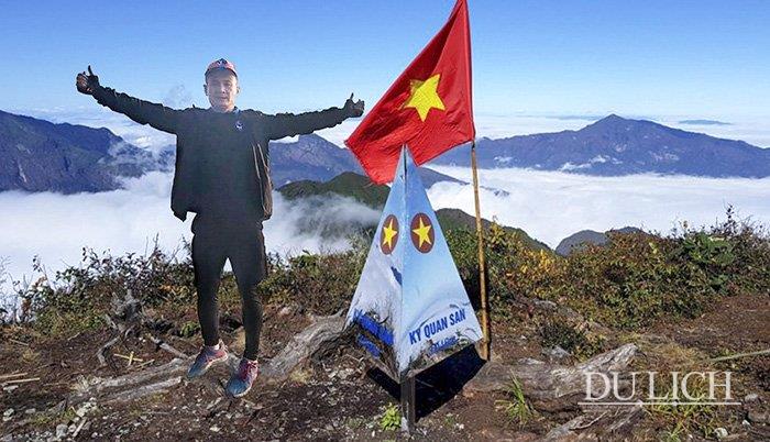 Giám đốc S-Travel Nguyễn Hồng Thắng trên đỉnh Ky Quan San